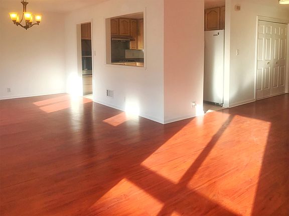 4th image of 728 Great Hwy APT 1