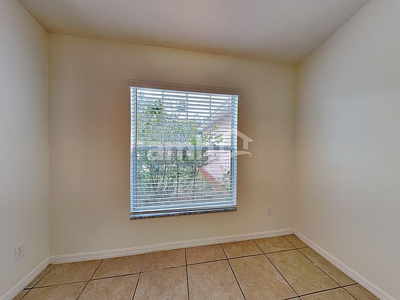 5th image of 12241 Woodglen Cir