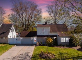 66 Constellation Rd, Levittown, NY 11756