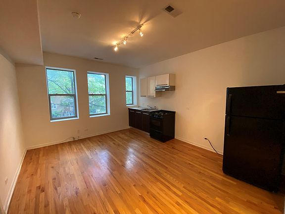 3rd image of 5052 N Winthrop Ave APT 2