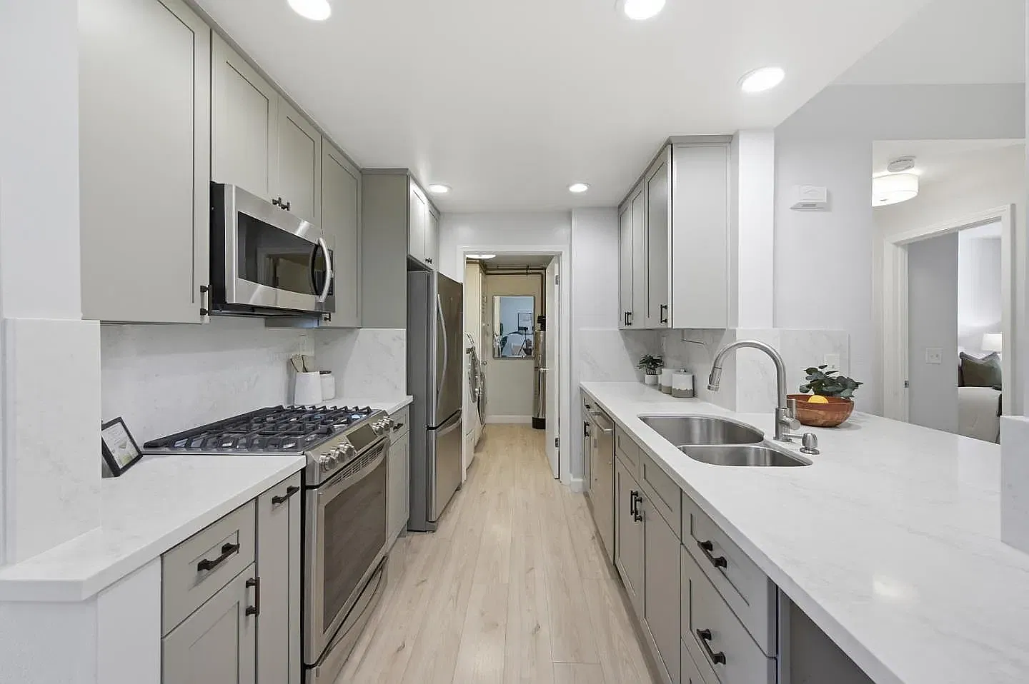 608 Arcadia Ter — Photo 3