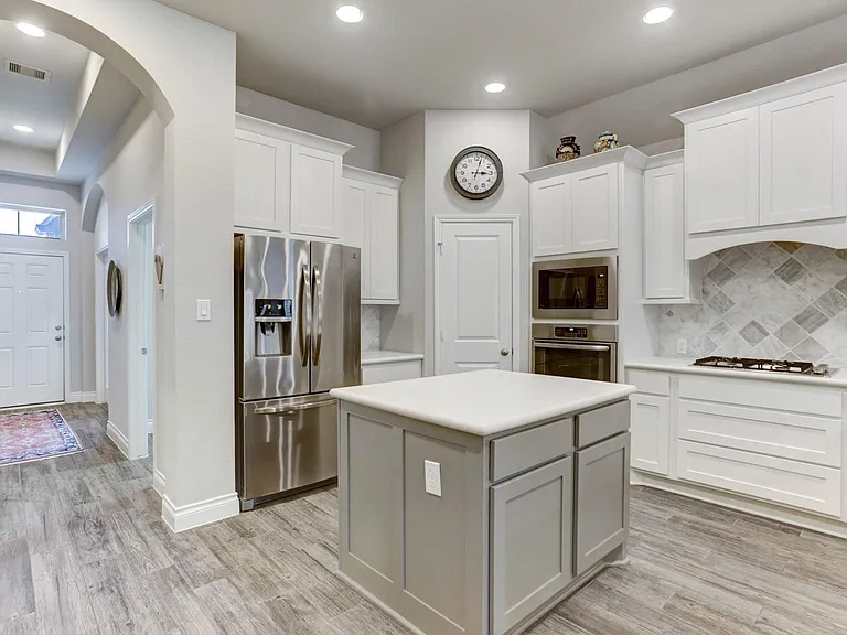 8126 Silverspot Ln — Photo 8