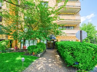 141 Great Neck Rd APT 2G, Great Neck, NY 11021