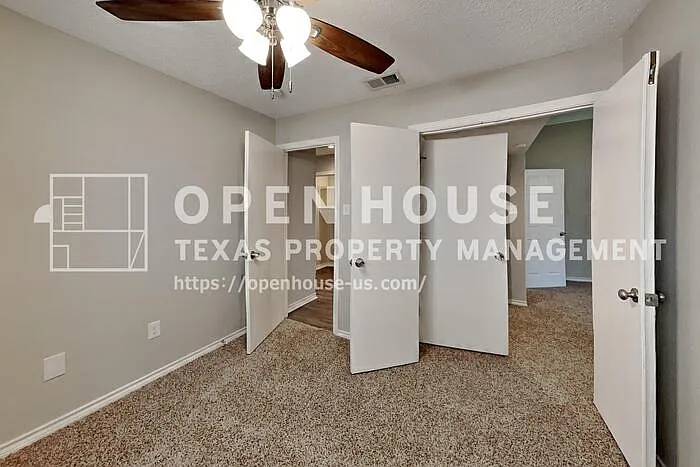 2211 Reverchon Dr — Photo 16