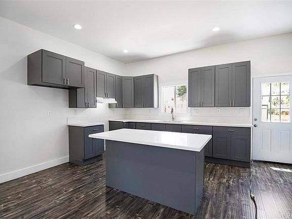 3rd image of 292 W Washington Blvd