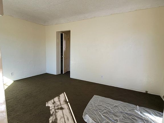 4th image of 942 E Hyde Park Blvd #4