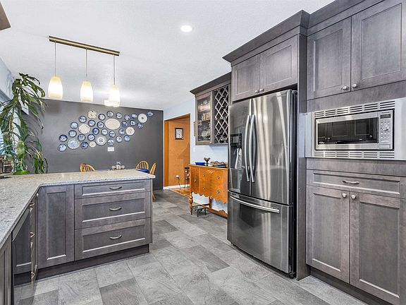 3rd image of 12146 Rothsay St