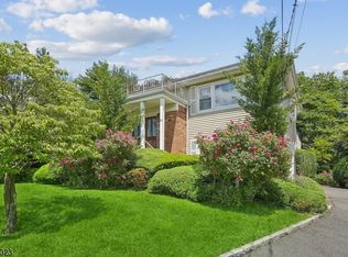 32 Golf Oval, Springfield, NJ 07081