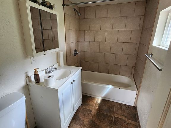 3rd image of 840-864 S Jay Ct
