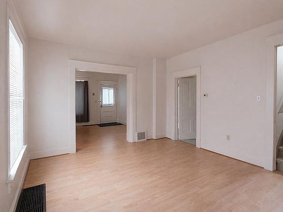 5th image of 1412 Scott St