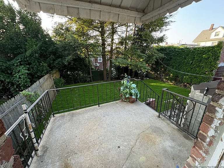 Matilda Ave — Photo 4