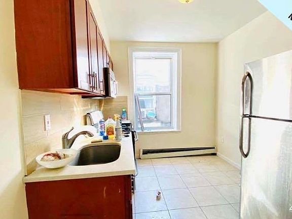 4th image of 584 Bradford St #2B