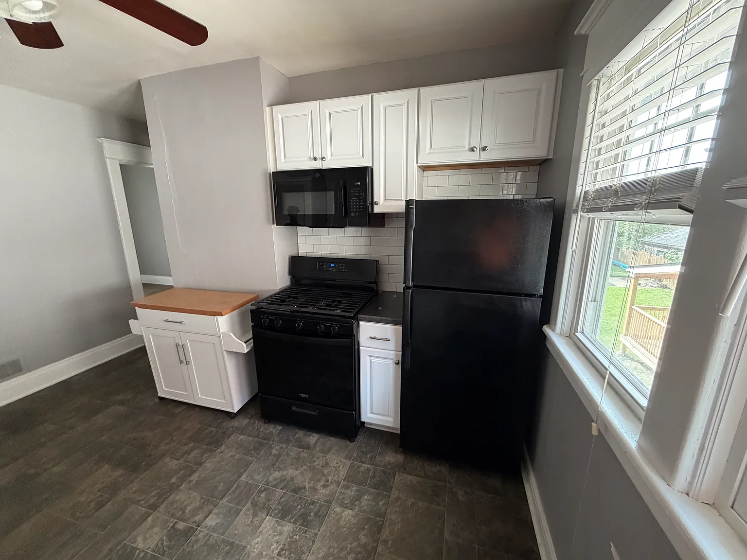 3 bed, 1425 sqft, $1,750 — Photo 1