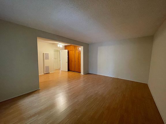 4th image of 2727 Montrose Ave #3