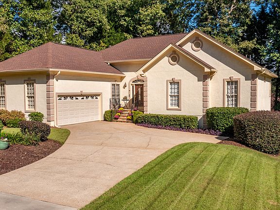 4th image of 612 Redbud Ln