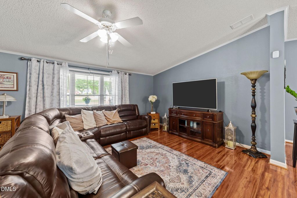 Apartment in Willow Spring - More