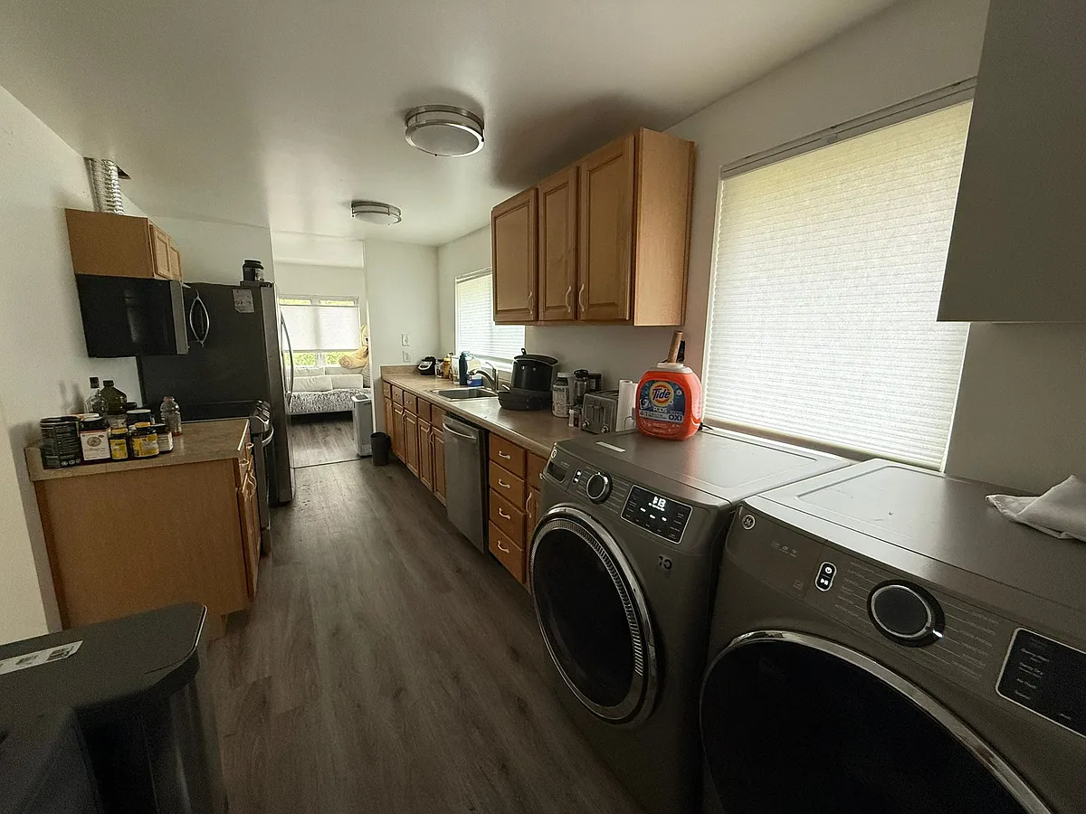 Building Photo - Wickstrom Pl SW