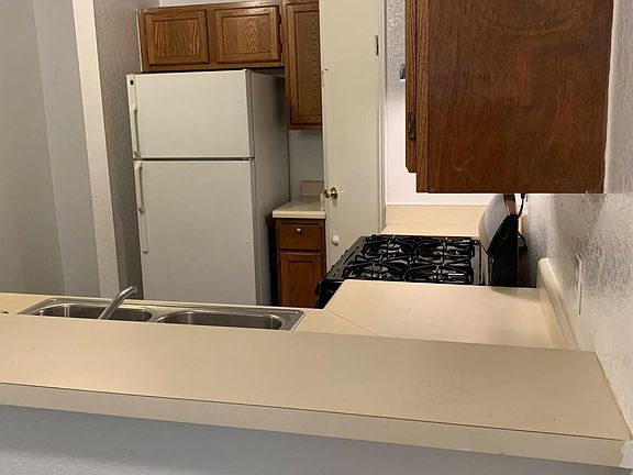 5th image of 109 Dolores Ave Unit 2