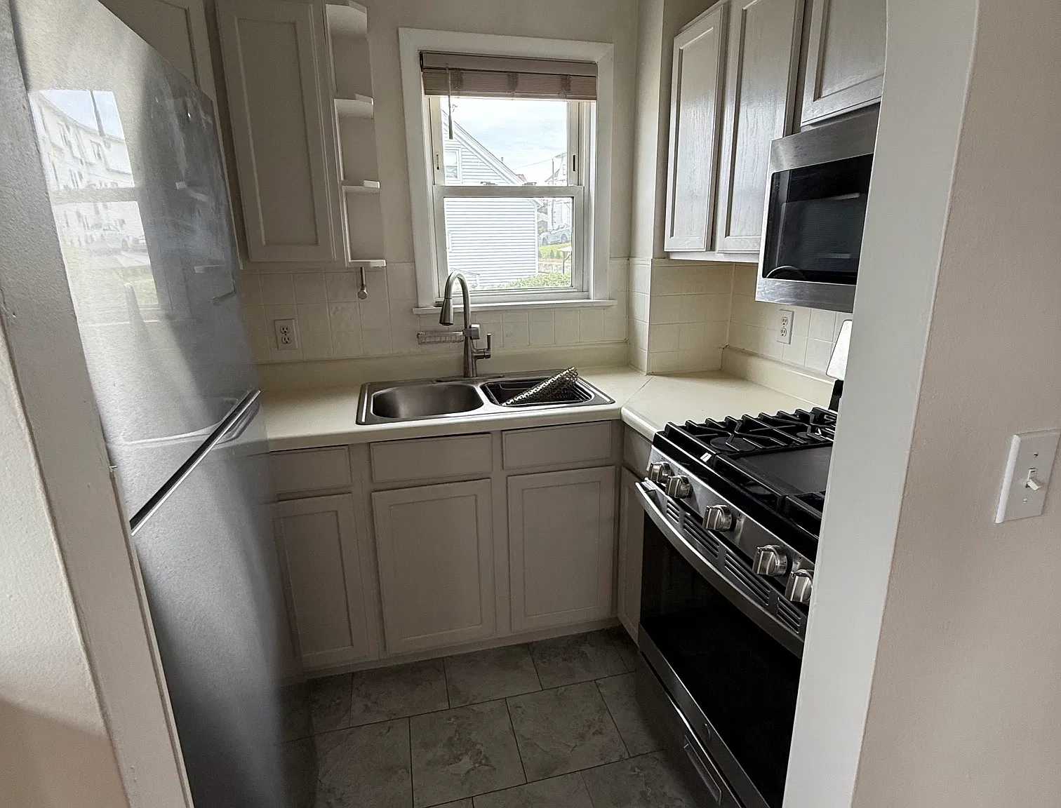 2 bed, 650 sqft, $1,300 — Photo 4