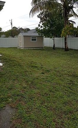 4th image of 225 SE 14th Ter