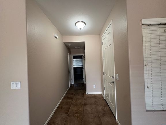 3rd image of 1577 E Melrose Dr