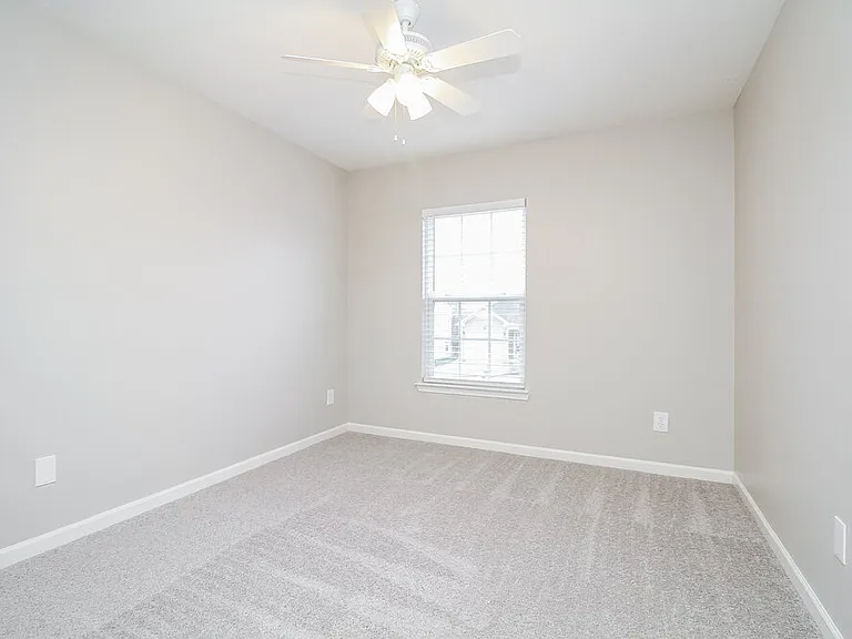 913 Birchmill Point S — Photo 10
