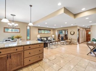 4709 Overlook Dr, Bloomington, MN 55437