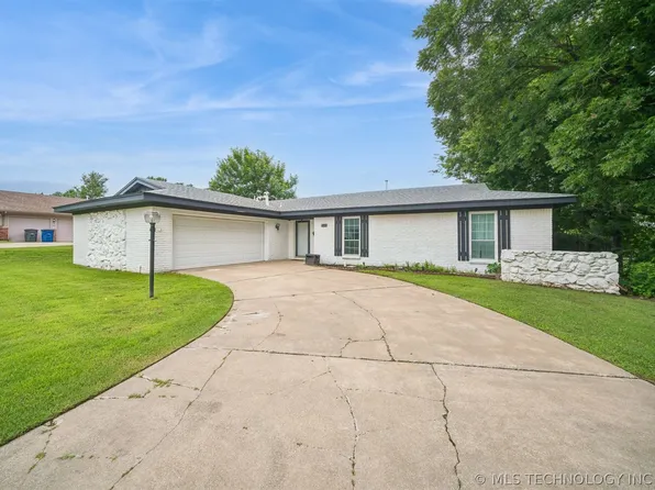 7663 E 58th Pl, Tulsa, OK 74145