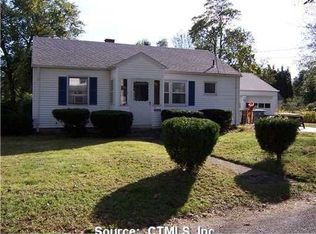 33 Lake Ave, Niantic, CT 06357