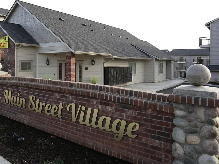 Main St Village Apartments — Photo 31