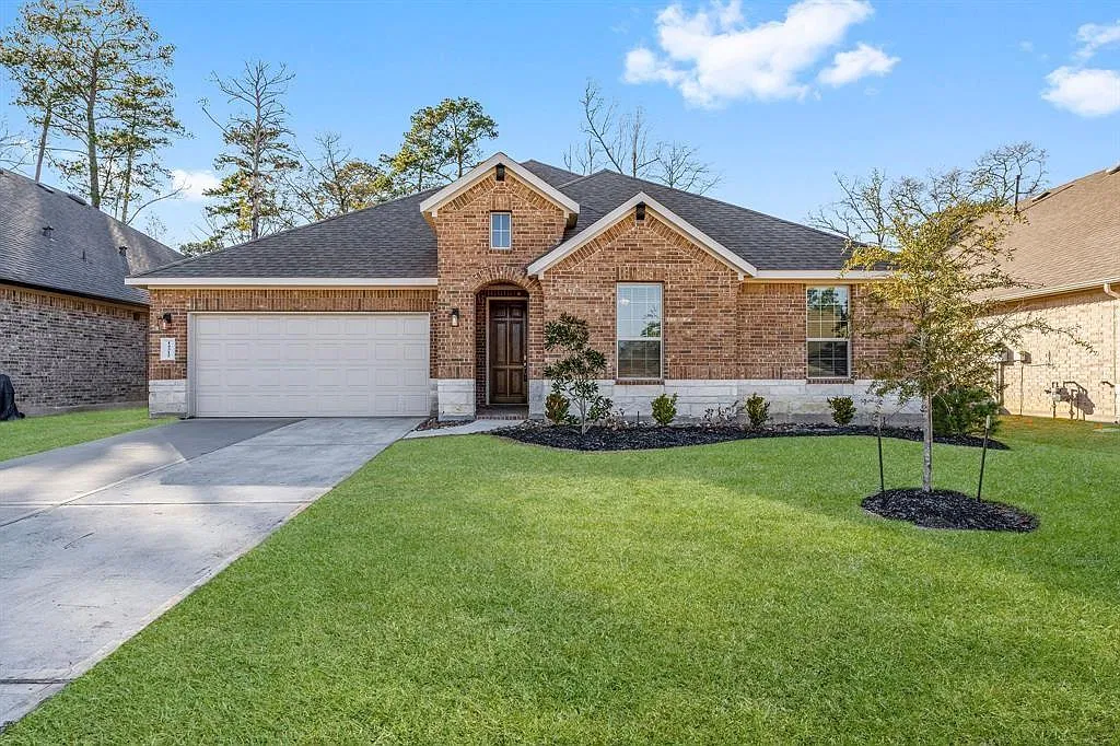 4 bed, 3.0 bath, 2645 sqft, $2,700 — Photo 1