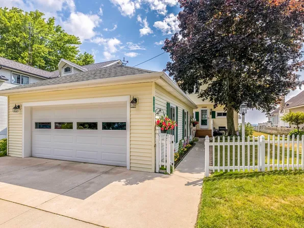 7769 Lakeview Dr, Lexington, MI 48450