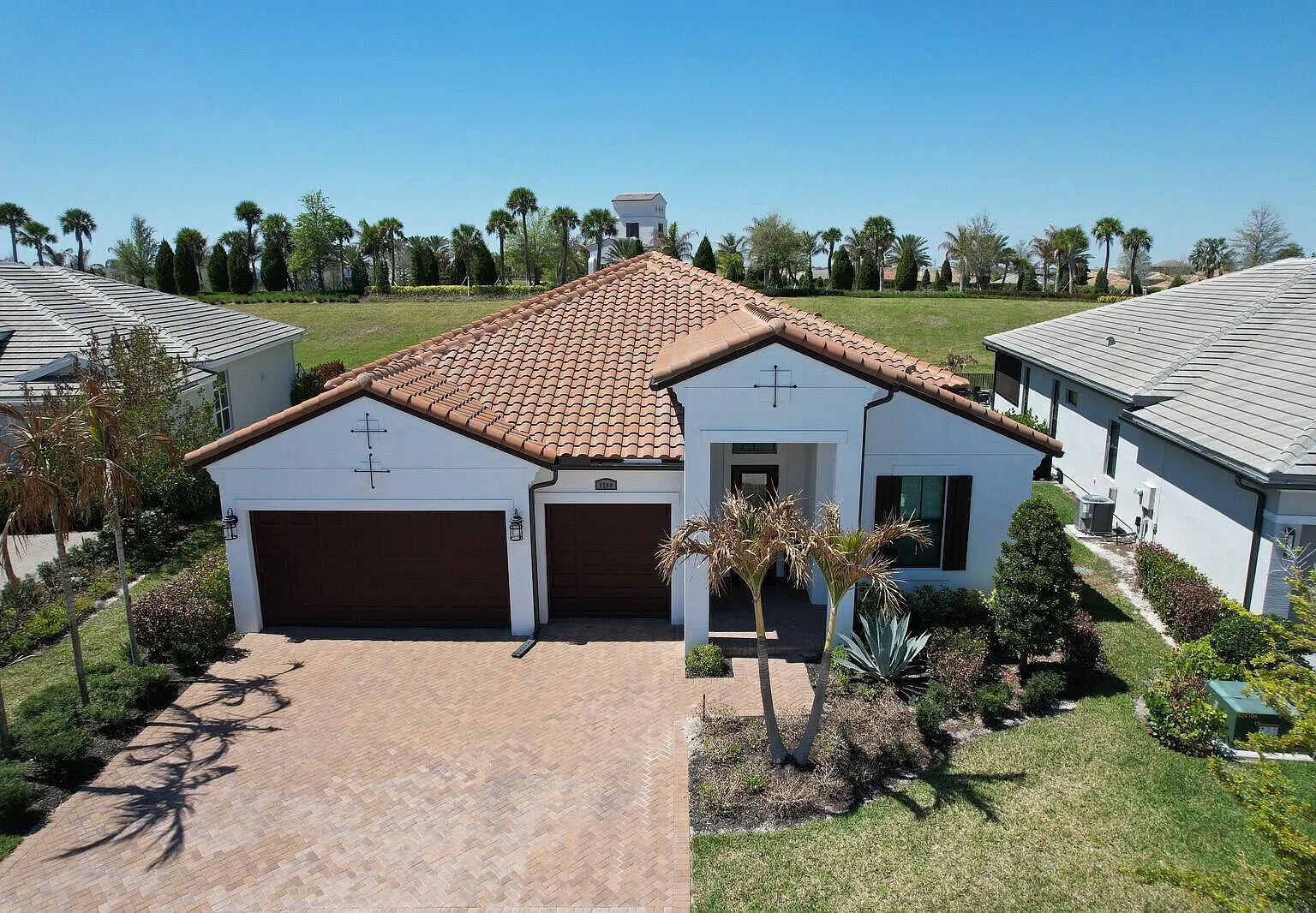 3 bed, 3.0 bath, 2553 sqft, $4,700 — Photo 1
