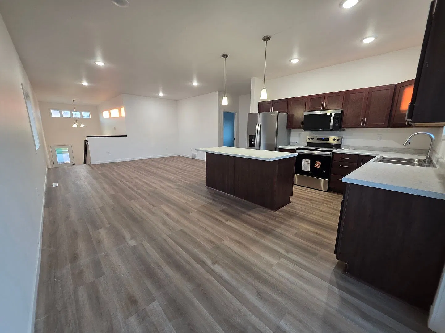 4 Bedroom 2 Bathroom House — Photo 2