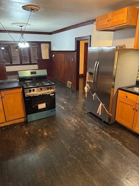 3 bed, 1370 sqft, $2,300 — Photo 2