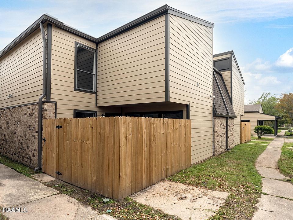 1st image of 1020 W McNeese St #10