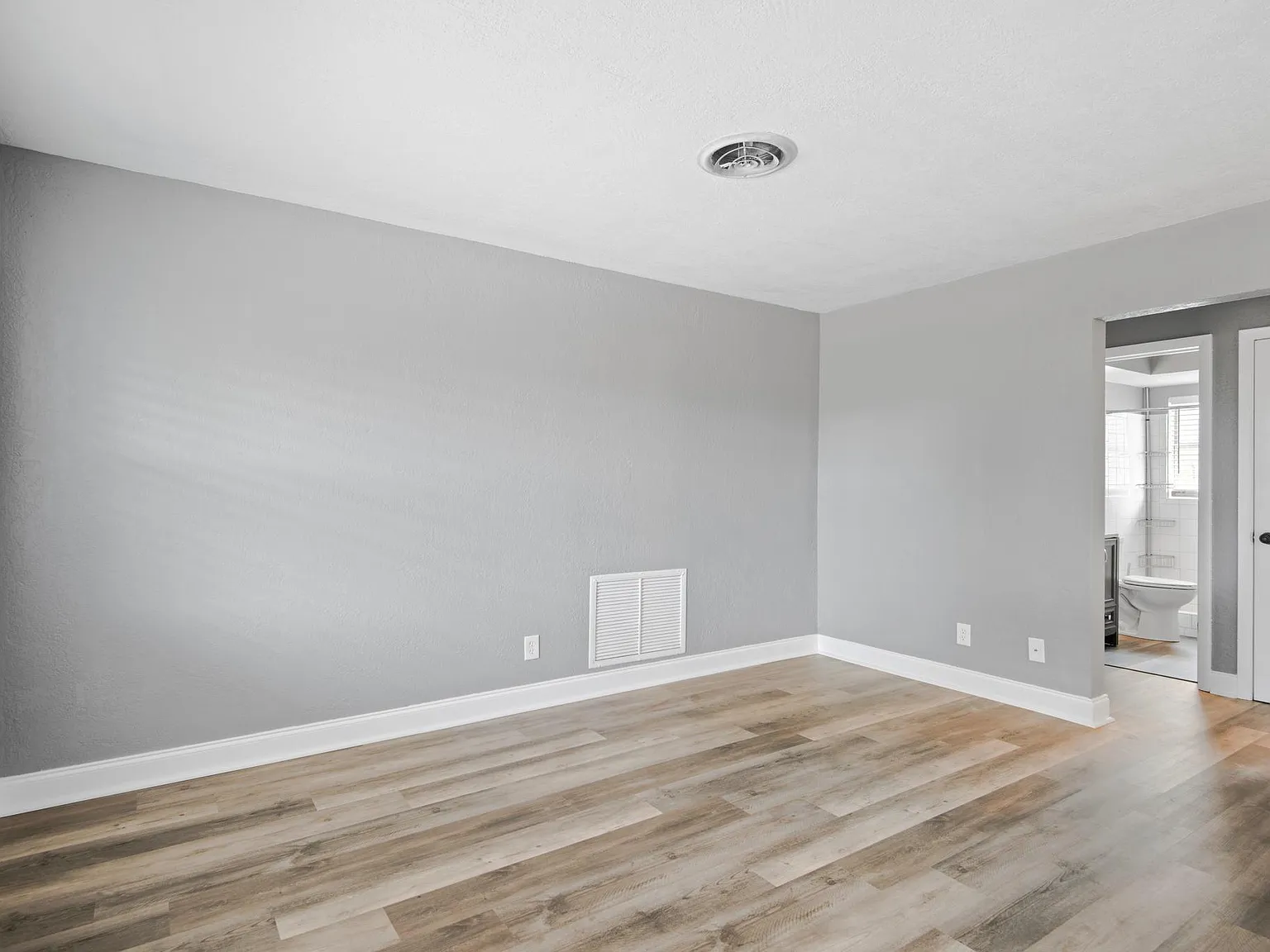 2 bed, 720 sqft, $1,700 — Photo 4