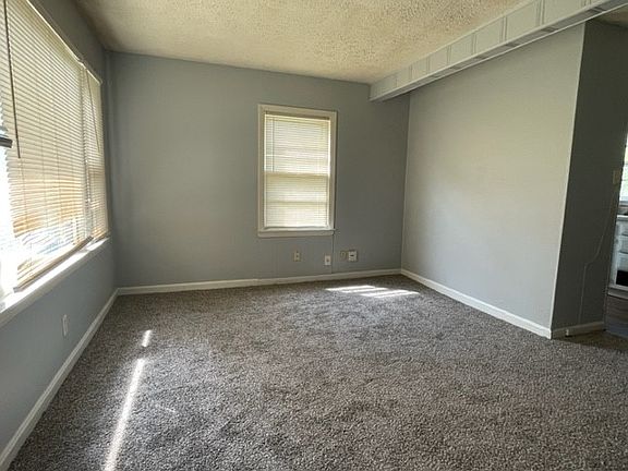 2nd image of 2111 S Walnut Ln