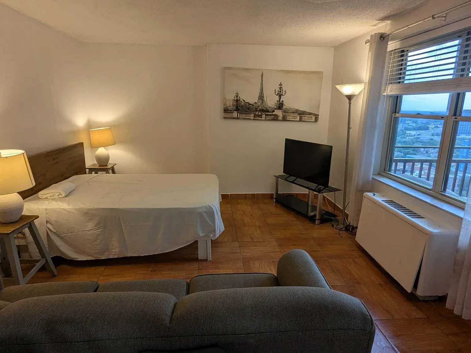 1 bed, 1.0 bath, 200 sqft, $1,815 — Photo 2