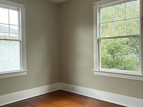 4th image of 823 E Henry St #B