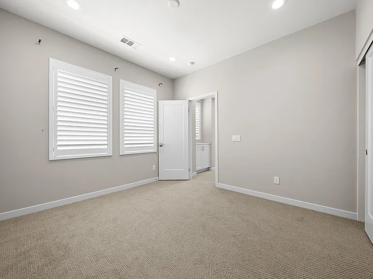 16205 Camden Cir — Photo 47