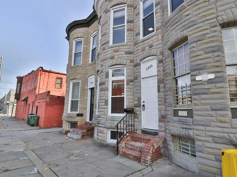 1303 James St — Photo 6