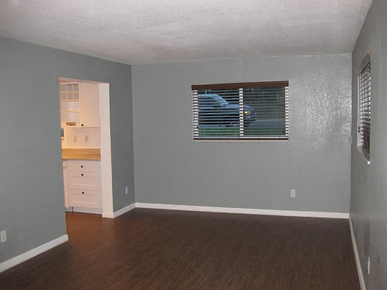 831 Meade St — Photo 15