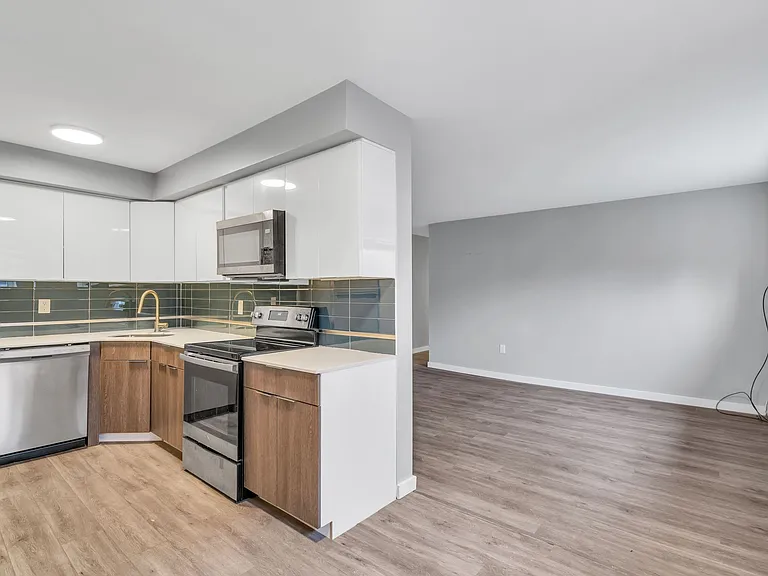 Tremont Court Apartments — Photo 17