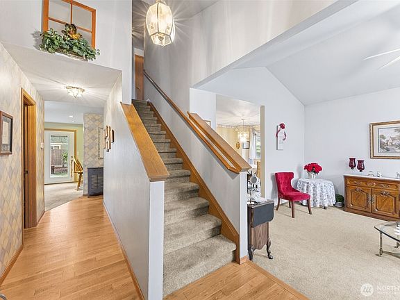 2nd image of 915 129th Street Ct E