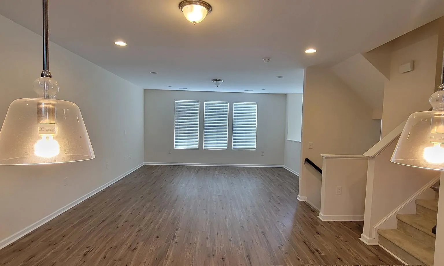 1407 Regents Ln — Photo 4