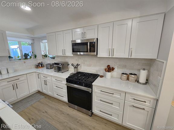5th image of 532 Nichols Rd