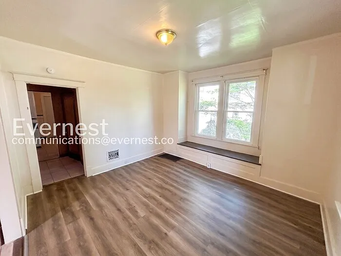 2022 McLaran Ave — Photo 6