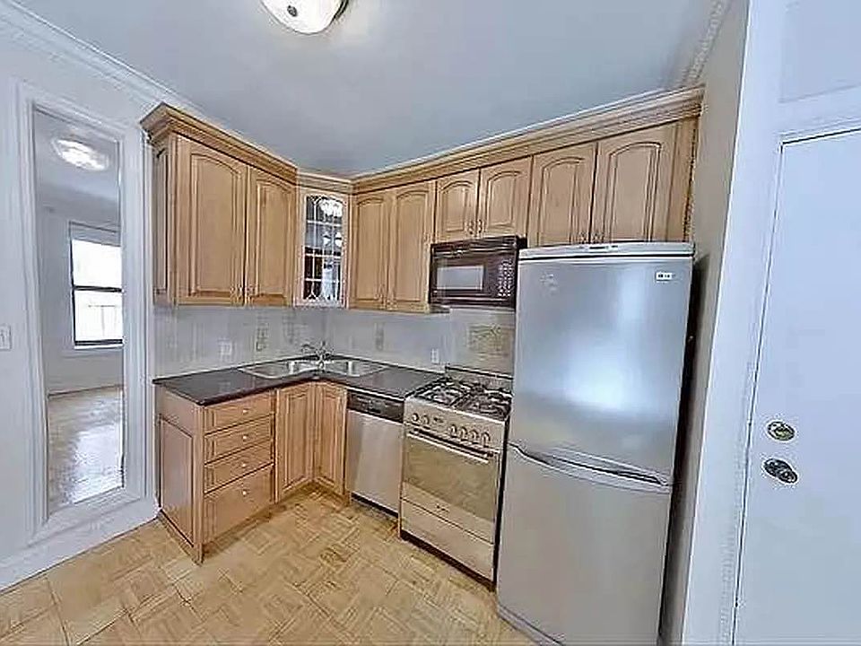 1st image of 195 E 2nd St #17