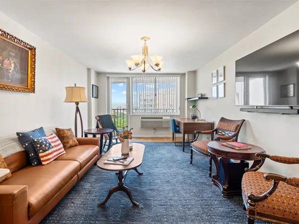 118-18 Union Tnpk image 1 of 15